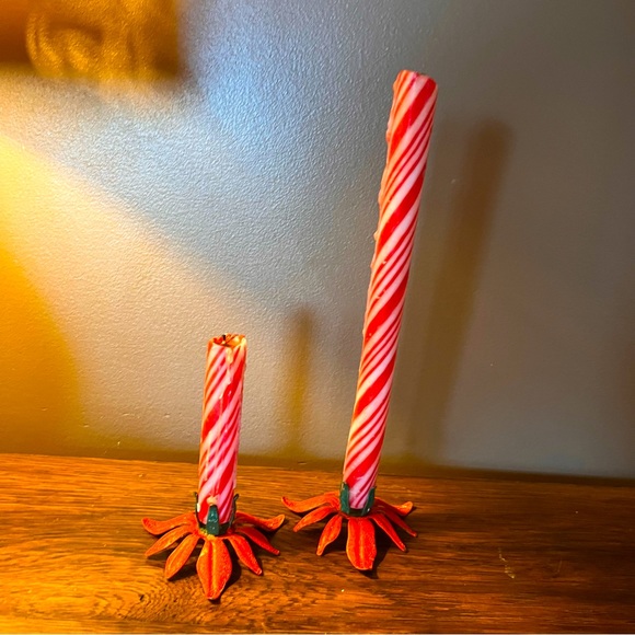 Vintage Poinsettia Christmas Holiday Pair of Metal Candle Holders - Picture 5 of 8